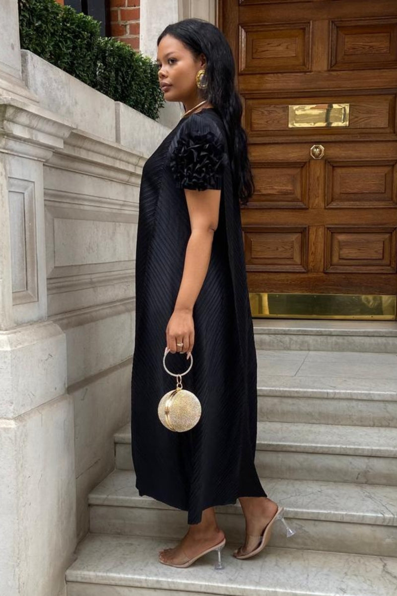egyptian pleated dress My dress from last weekend! The classic white linen look of ancient Egypt, with gold kerchief and pleated cape. #ancient #egypt #mysca #fashionhistory #cleopatra